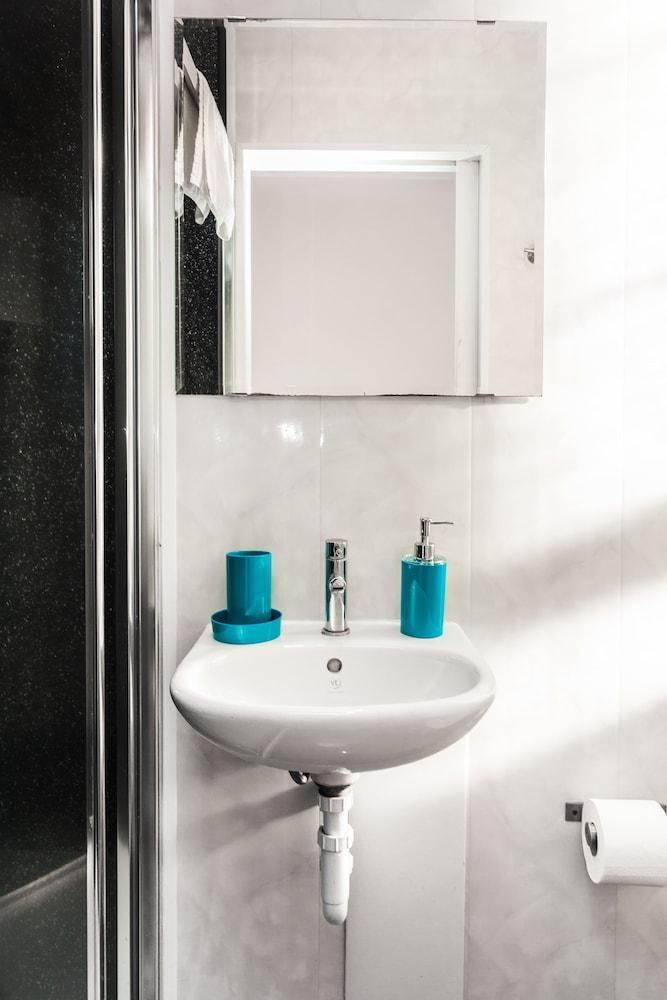 View Flat At Liverpool St Brick Ln 3*